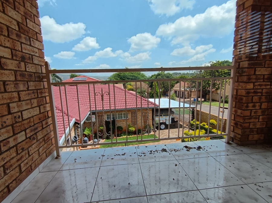 5 Bedroom Property for Sale in Safari Gardens North West